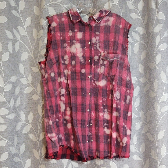 A Rare Bird Tops - A Rare Bird Red and Black Plaid Sleeveless Button-Up Shirt size O/S